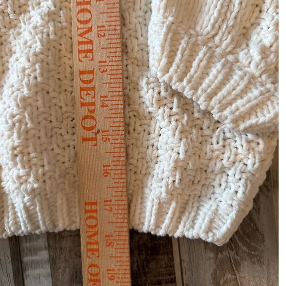Altar'd State Cream Chunky Cable Knit Cropped Sweater Size Small Turtleneck Boxy - Picture 8 of 9